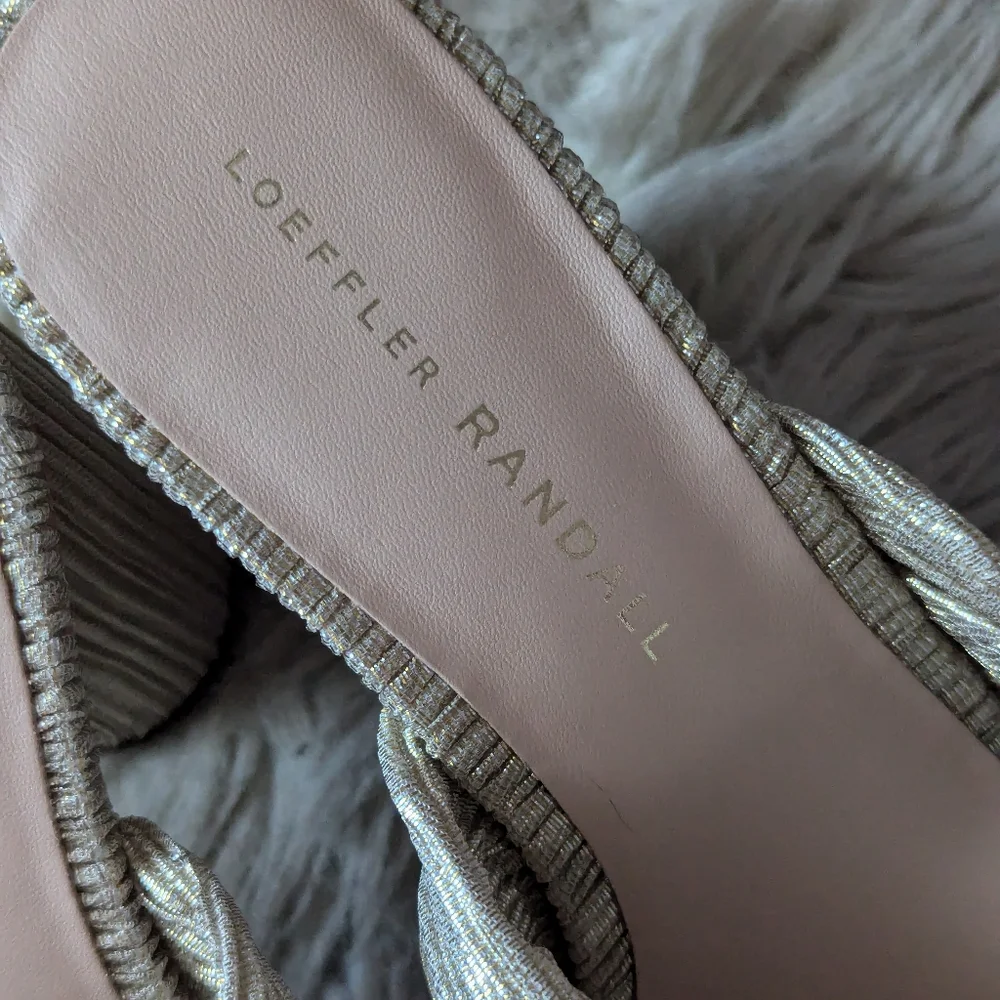 NWT Loeffler Randall Penny Platinum Pleated Bow Heels - Picture 8 of 16